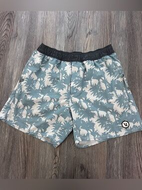 Vuori Men’s Cape Shorts size Small